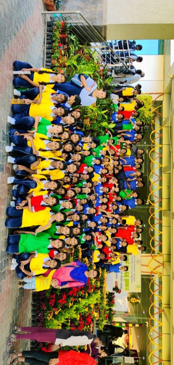 MmdrsRaichur's tweet photo. Today our school students visited,learnt and enjoyed the RAICHUR krushi mela 2023 raichur agriculture university raichuru...#KarnatakaMWD @Captain_Mani72 @of_raichur https://t.co/dJGjE2YzQj