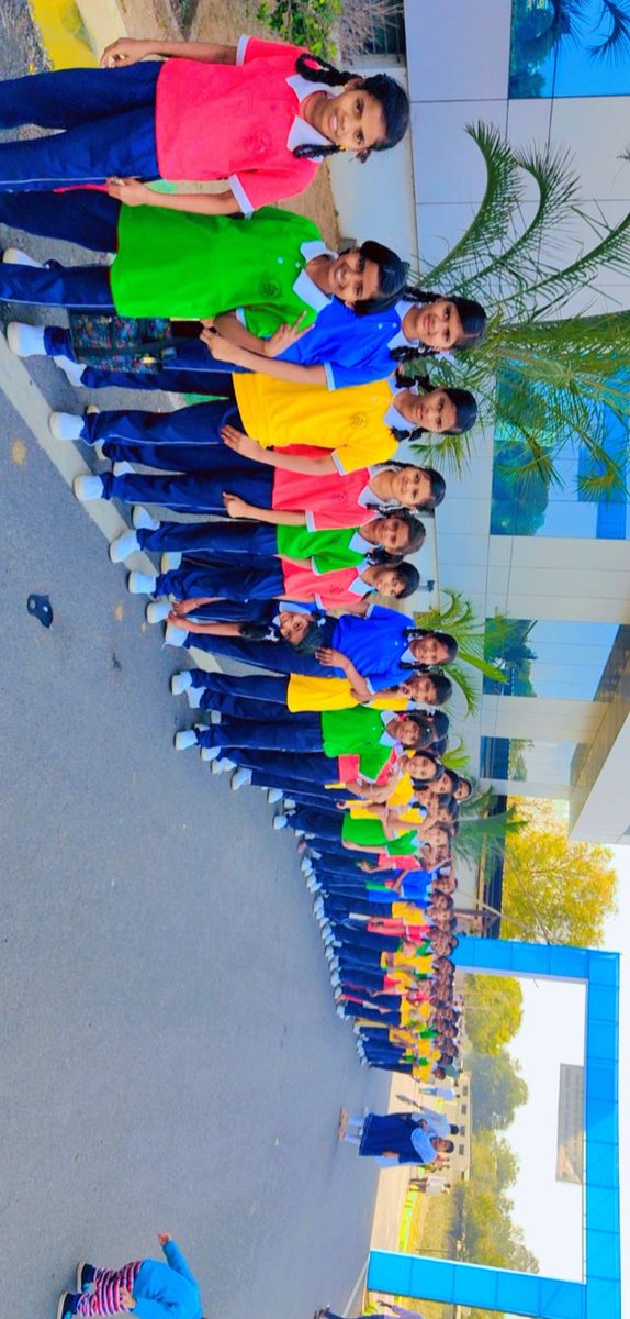 MmdrsRaichur's tweet photo. Today our school students visited,learnt and enjoyed the RAICHUR krushi mela 2023 raichur agriculture university raichuru...#KarnatakaMWD @Captain_Mani72 @of_raichur https://t.co/dJGjE2YzQj