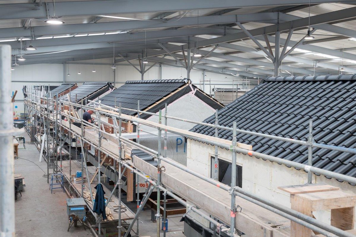 In december startte #Aedes een inkooptraject voor de bouw van 8.000 #flexwoningen. Geïnteresseerde bouwbedrijven kunnen nog tot vrijdag 13 januari 12.00 uur vragen hierover indienen.🏡 

Lees meer via ⤵ aedes.nl/aandachtsgroep…