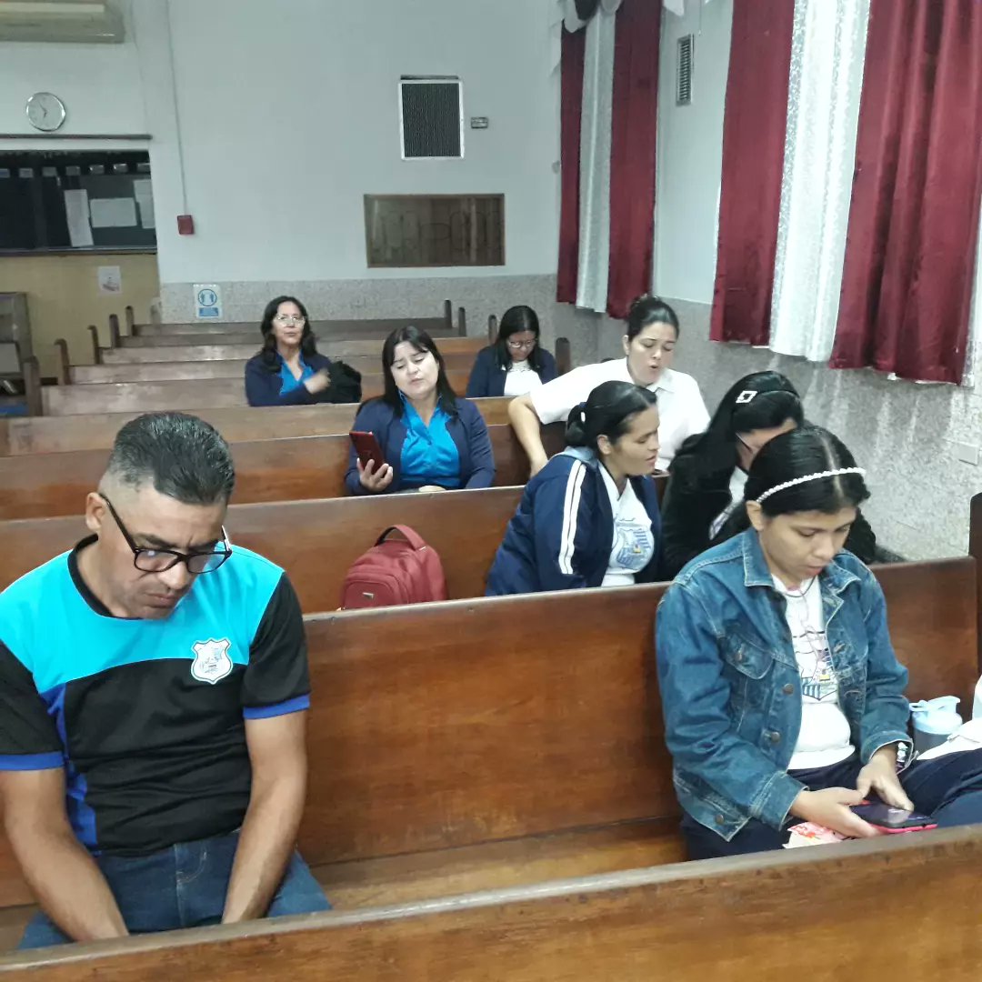 ParedesJackson's tweet photo. ➡️🙏🏼Hoy dimos comienzo a los 10 dias de Oración en nuestra institución @uecajap UECA José Antonio Páez...que Dios siga bendiciendo nuestra @adventista_es @adventistiad @uvoccidental y @miveandes
#Oración #IWillGo #DiezDias #UVOC #MVAE #Valera #Trujillo https://t.co/xd3bKpQwiK