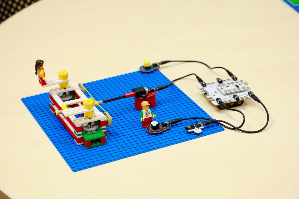 F_Armengol's tweet photo. Les vostres idees i valentia milloren Menorca i Balears.
Enhorabona a Rebot Yatch, Aula STEAM, FabLab i els emprenedors/es del @centre_bit. La vostra aposta per la innovació i la descarbonització del mar és compartida i un exemple de les Illes de futur que volem i impulsam. https://t.co/fTCGO9pH1o