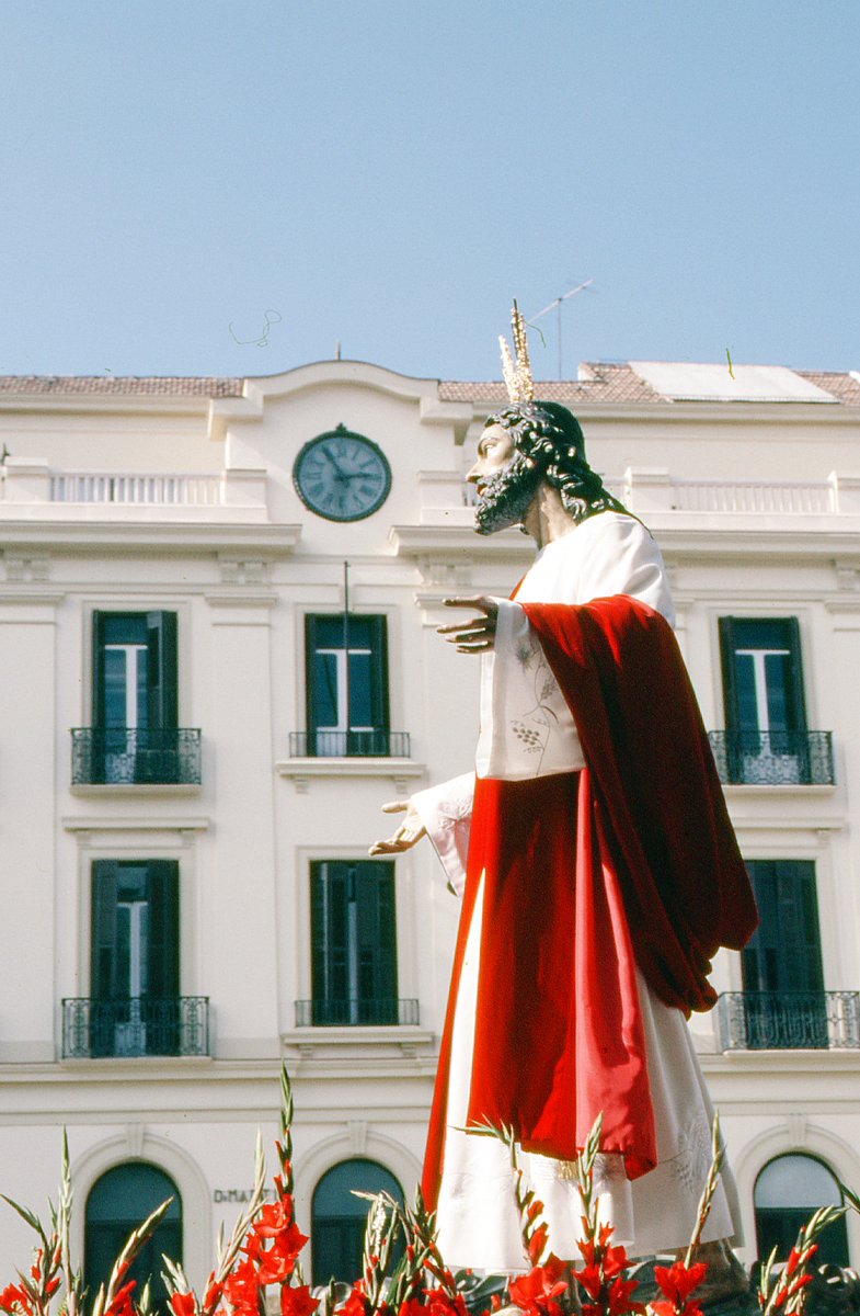 El Señor de la Cena, como Cofradía Sacramental, muchas veces estuvo presente en los altares del Corpus como en estas diapositivas de los años ochenta. #CofradiasMLG