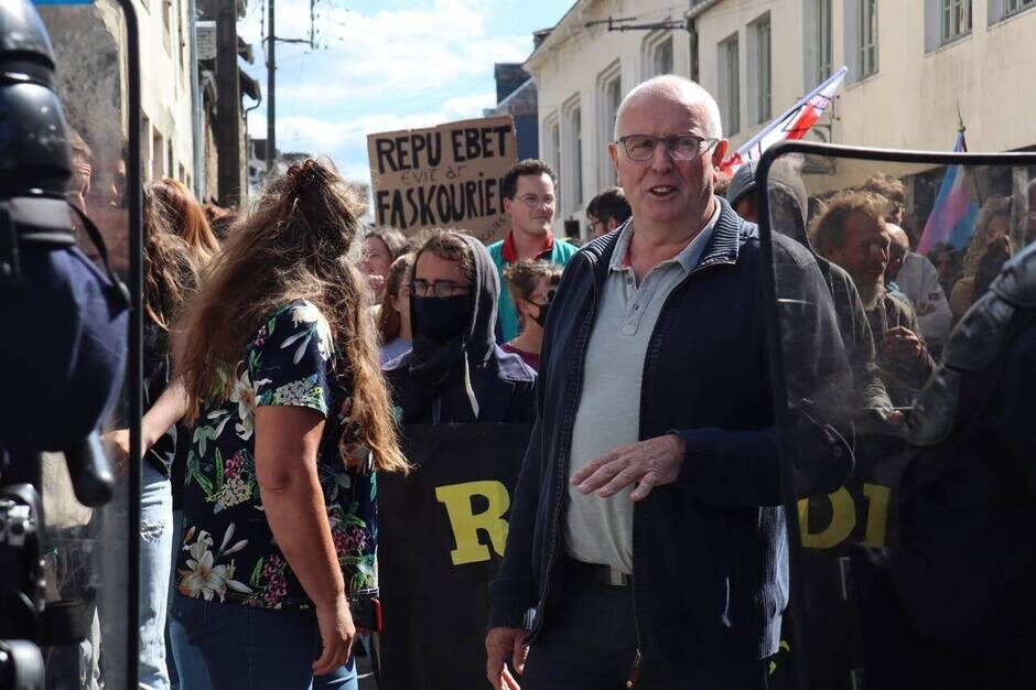 F_Desouche's tweet photo. « Personnellement, j’étais pour le projet mais ce n’était plus tenable, le conseil municipal allait tomber » : le maire de Callac (22) annonce que le projet Horizon d'installation de migrants est abandonné (MàJ)
https://t.co/rm8iKjN27j https://t.co/oV7M4GSiIu