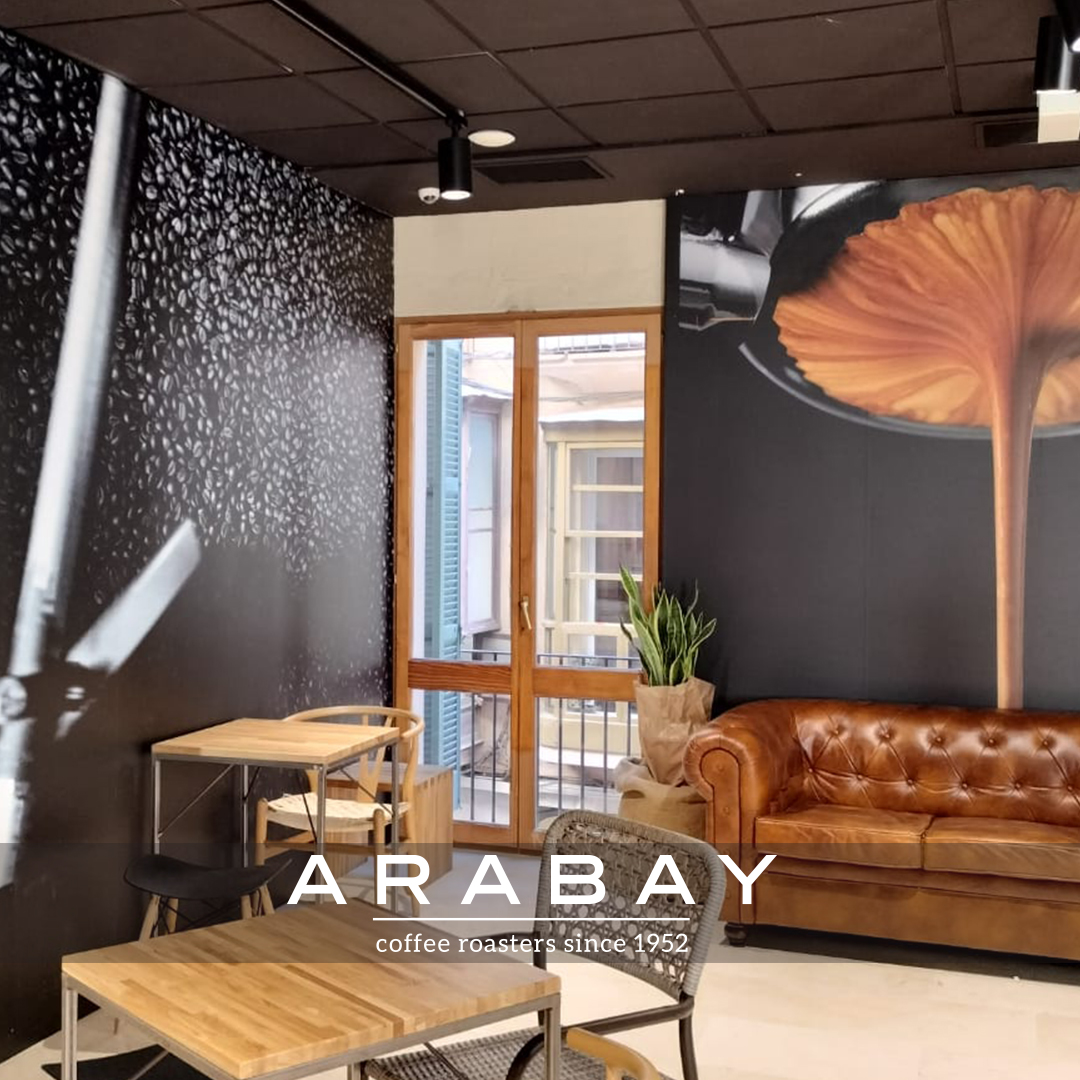 Después de haber reformado nuestro #Arabay en #Palma con nuevos baños y haber remozado toda la planta baja, reubicando la barra, tienda y zona de servicio, nos faltaba darle el toque final a nuestra nueva zona #chill de la primera planta, con nuevo #chester incluido.