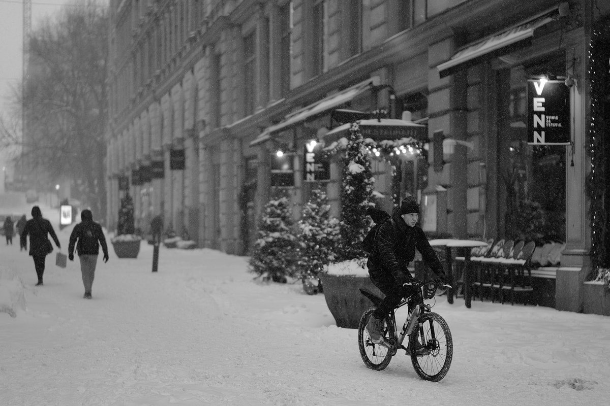 Helsinki. 🚴‍♂️❄️

#wintercycling #helsinki #blackandwhitephotography #streetphotography