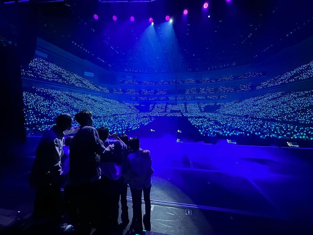 KoalaJunkyu02's tweet image. Wait ka lang self😊 Soon!! Isa ka sa mga nandiyan sa crowd~ balikan ko to soon!! Wait for me @treasuremembers sana may maabutan pa ako in that time😞. Need ko pa grumaduate, magtrabaho at mag ipon. Wait niyo ko treasure😭 MAHAL KO KAYO SO MUCH!!