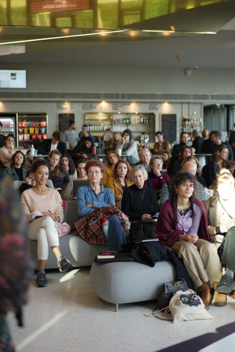 CourtsDevant's tweet photo. TABLE RONDE : COMMENT ÉCRIRE DES PERSONNAGES FÉMININS ? ✨
Interroger les écritures et les représentations des rôles féminins avec Esther El Fassi, Isabelle Savary, Marie Roussin et @SPGoudjil !
@sequences7 https://t.co/Ypz7yYM96P