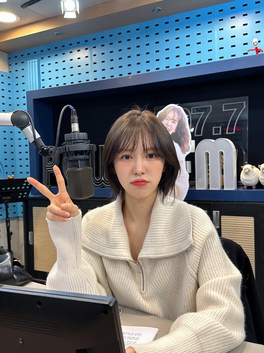ofRouVel's tweet photo. 잠까안~
어디가세요?
영스 보러 가시는 거 맞죠? 😗 https://t.co/NWVRKQfDoR