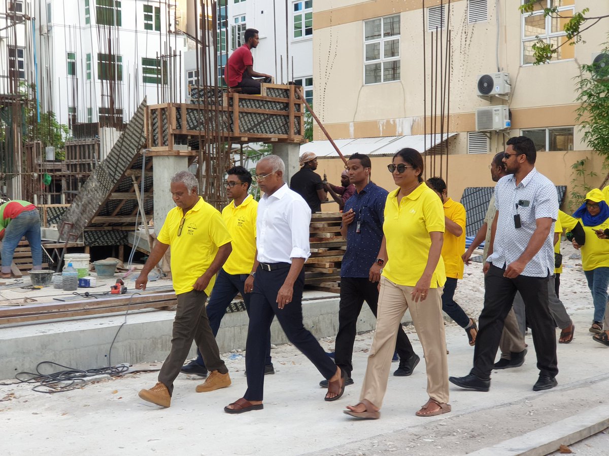 thayyib's tweet photo. Hulhumaale Door to Door 
#mdpkuriah #RaeesIMS https://t.co/DP8JMMklCr