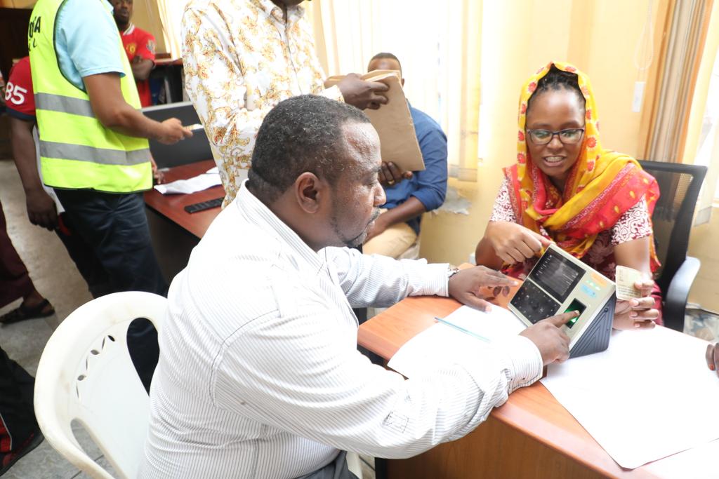 SubcountyAdmin's tweet photo. MPAKA IJULIKANE!
It's a date today....between County Fire Officers, Environment Officers, Transport, Infrastructure & Public Works & the employer in the ongoing Physical Verification & Biometric data capture exercise of County employees.
#StaffVerification #ServiceDelivery https://t.co/wPuqDQ97i3