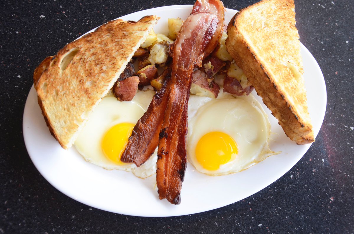 RoundaboutDiner's tweet image. Sunny side cage free eggs, When Pigs Fly sourdough toast, sugar cured bacon and hand cut home fries. Going to be a good day #whenpigsfly #cagefreeggs #sugarcuredbacon #homefries #Sunnyside
