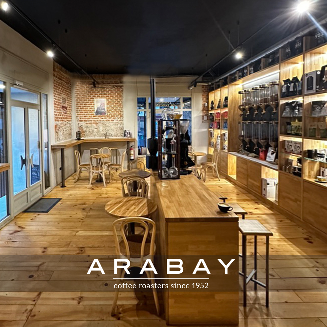 Visitar la ciudad y aterrizar en tu #Arabay preferido en #Palma #Ibiza #Ciutadella o #Madrid 

El de la foto es un trocito de la planta baja de #ArabayMadrid que junto con el de #Palma permanece abierto también los domingos. Para que nunca te quedes sin tu café favorito.