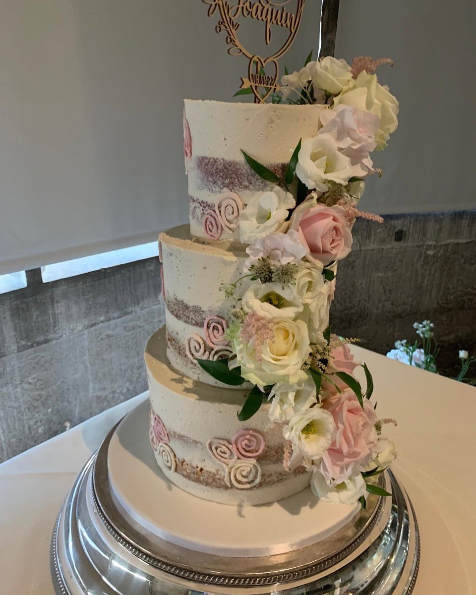 Just a few of our semi-naked cakes from 2022. I love how each couple have made their cakes unique with bespoke decorations and some with coloured buttercream.

 #sugarfloristy #seminakedcakes #seminakedcake #seminakeddripcake #seminakedweddingcake #dripweddingcakes