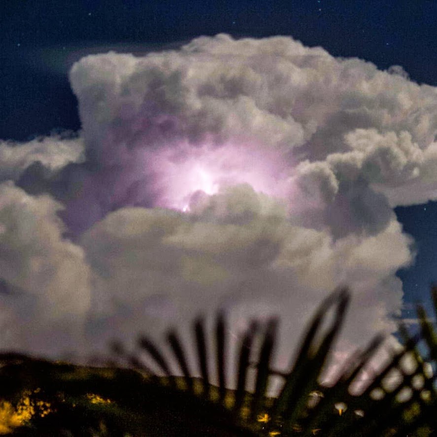 ColombiaUap's tweet photo. In #Chibcha #mythology the cloud god Fue had an affair with Huitaca, the goddess of the moon, and I just caught them with their pants down!
Intra-Cloud Lightning and +CG Lightning over the geothermal springs on La Peña de Juaica (Huitaca) in #Colombia.
#extremeweather https://t.co/F1EUpVvZWu