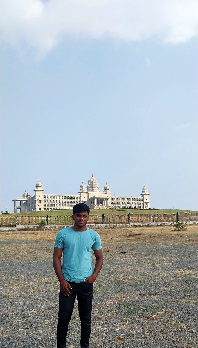 Sukeshkunder1's tweet photo. At Suvarnasoudha 🤩
#suvarnasoudha
#belagavi
#udupi 
#kundapura 
#gadinadubelagavi https://t.co/aq79pb8lw2