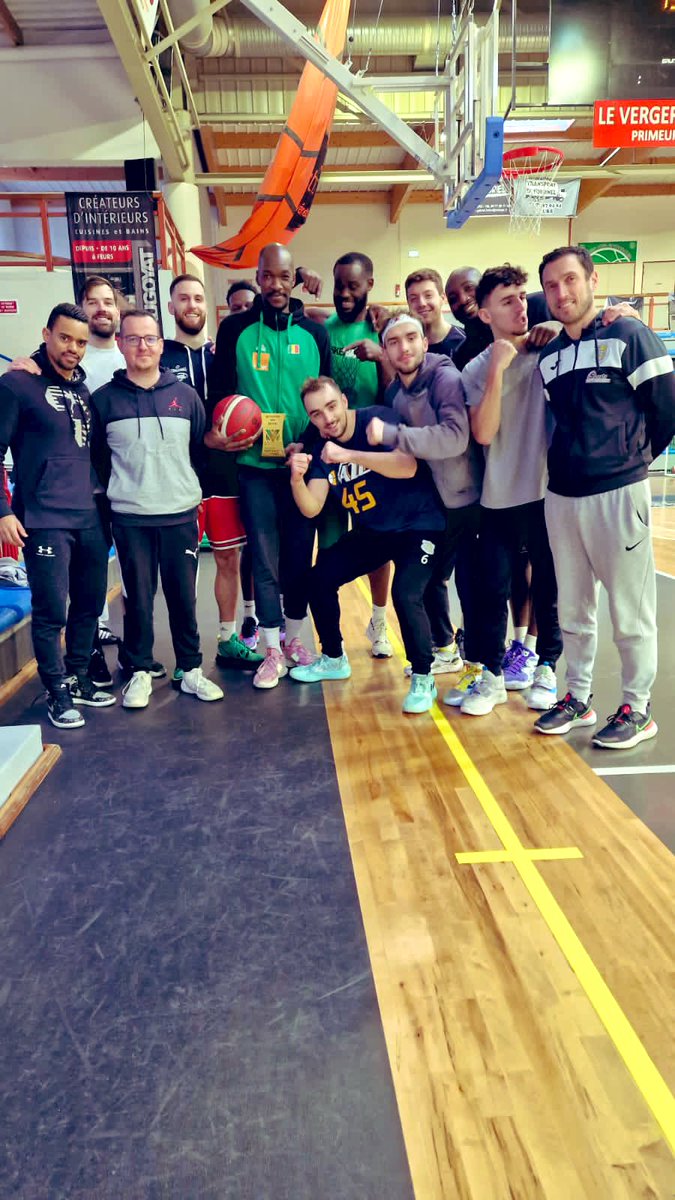IceeBurry's tweet photo. Sportif du Mois C’est grave à vous les frères ❤️ 
Un Grand Merci à @ParlonsSportsL_ https://t.co/ejKeM5dxK5