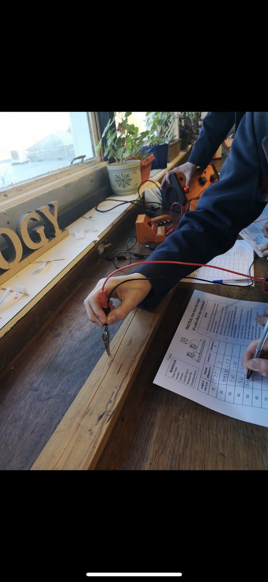 Smithdon_High's tweet image. Resistance along the length of a wire required practical.  #physics #GCSE #requiredpractical