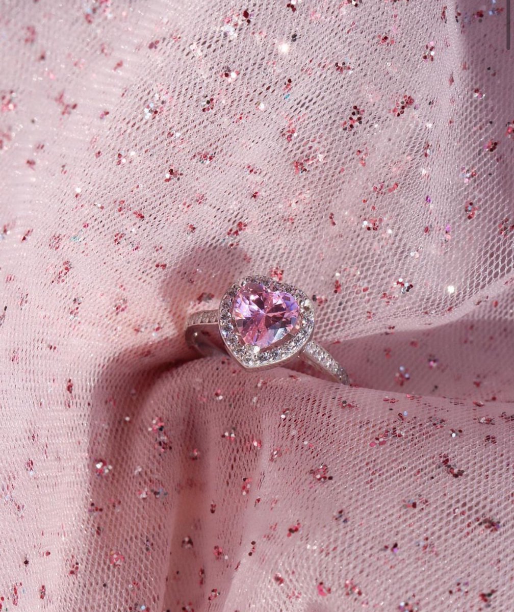 Reorahco's tweet photo. Bright Love Ring 💖 #heartring #heartpromisering #pinkheartring #promisering #brightlovering #pinkring #pinkpromisering #princessheartring #lovering #princessring https://t.co/GG8zxws2qB