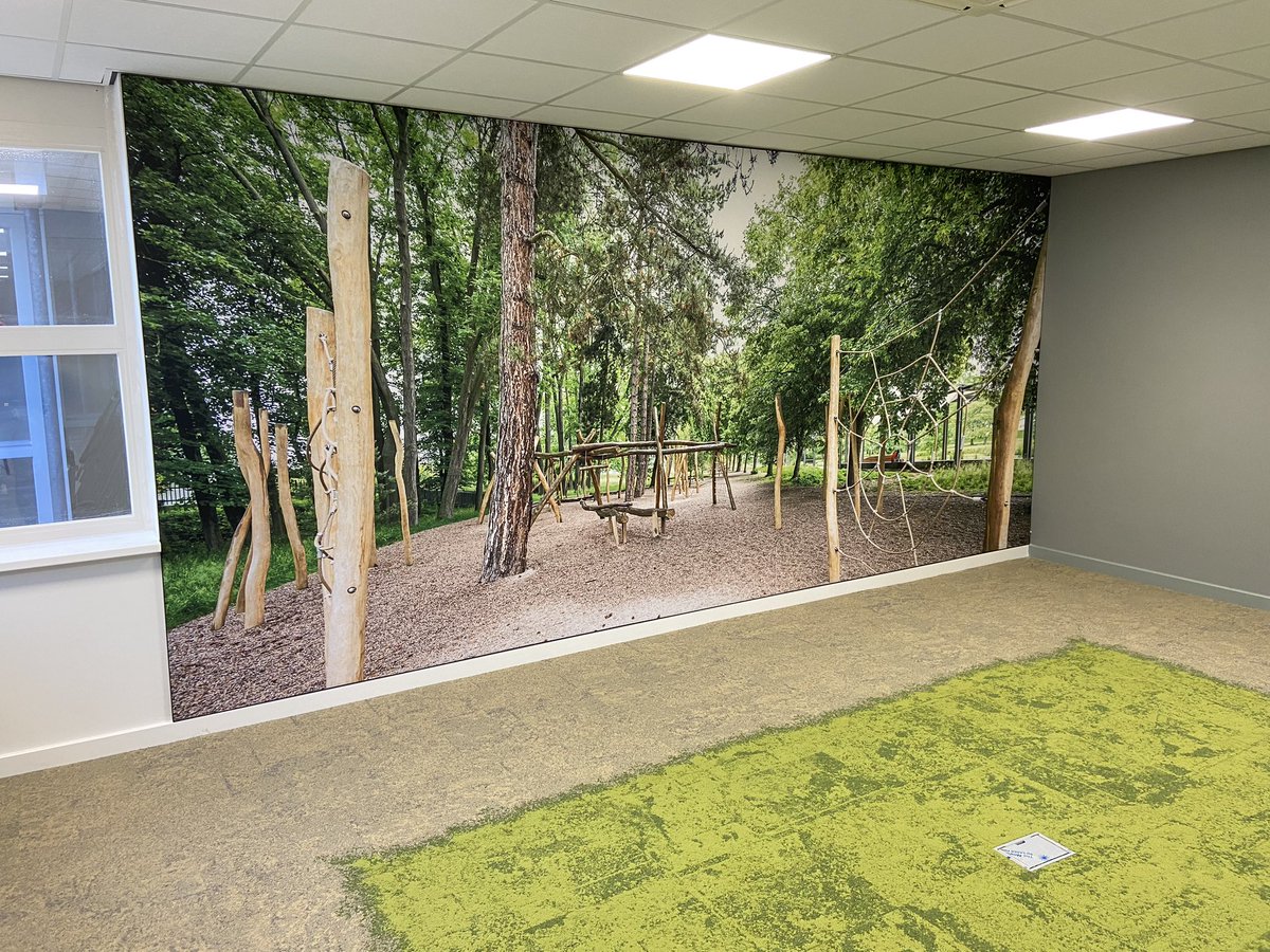 VanHouteProject's tweet photo. Vandaag geplaatst bij het vernieuwde kantoor van @LowysPorquin deze schitterende #akoestische #fotoprints https://t.co/gJ1UTl5JJP