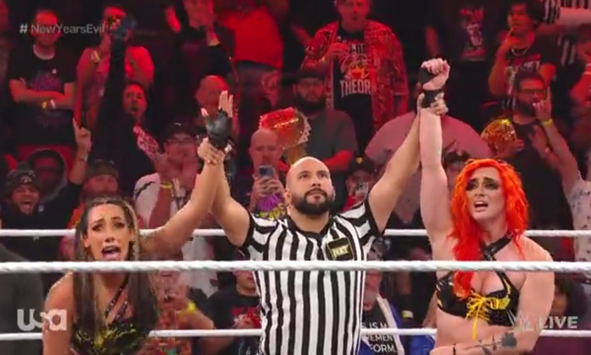EwanECW's tweet photo. well, they did say the both of them are gonna the battle royal and they did
#wwe #wwenxt #womenswrestler #womenswrestling #nxtwomenstagteamchampions #nxtnewyearsevil #gigidolin #priscillakelly #averytaylor #jacyjayne #toxicattraction #handsraised https://t.co/KsNLVUUDk2