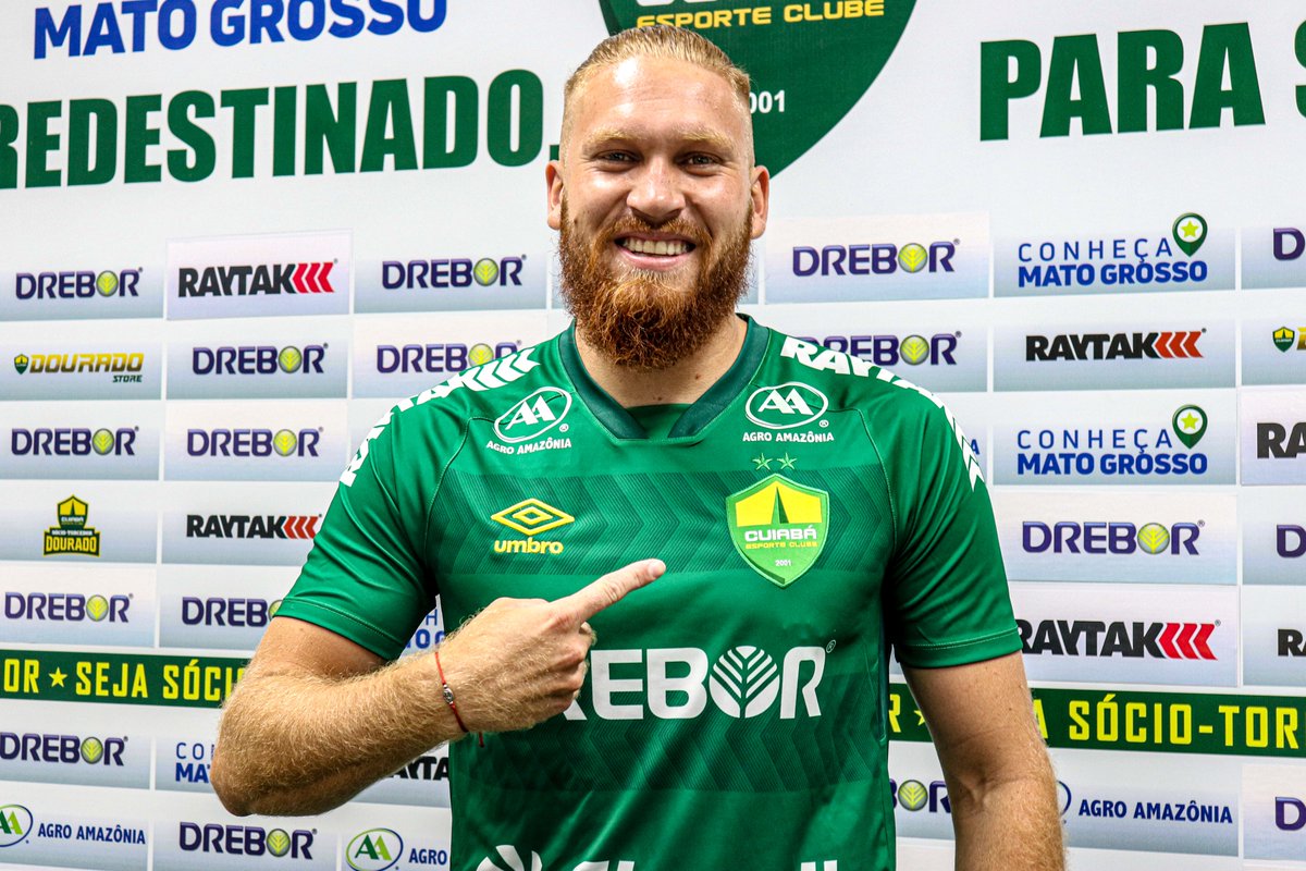 🎙️Pitta: "Sou um jogador que briga muito pela bola, trato de jogar sem a bola, porque é importante para a equipe. Trato sempre de fazer o gol porque é o que o atacante precisa. Sempre tenho na cabeça que tenho que fazer gol, o importante é que o time faça gol". 🔰