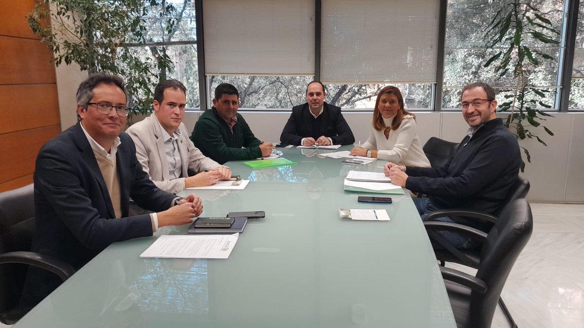 aamaa_es's tweet photo. Reunión de @aamaa_es con responsables de @MedioAmbAND 

Agradecidos por la proactividad del equipo en pos del avance en materia de #LeyCuerpoAAMM #Seguridad #Plazas

Ofrecemos total colaboración para conseguir un Cuerpo moderno de #PoliciaMedioambiental para @AndaluciaJunta https://t.co/pJ5LDG585Y