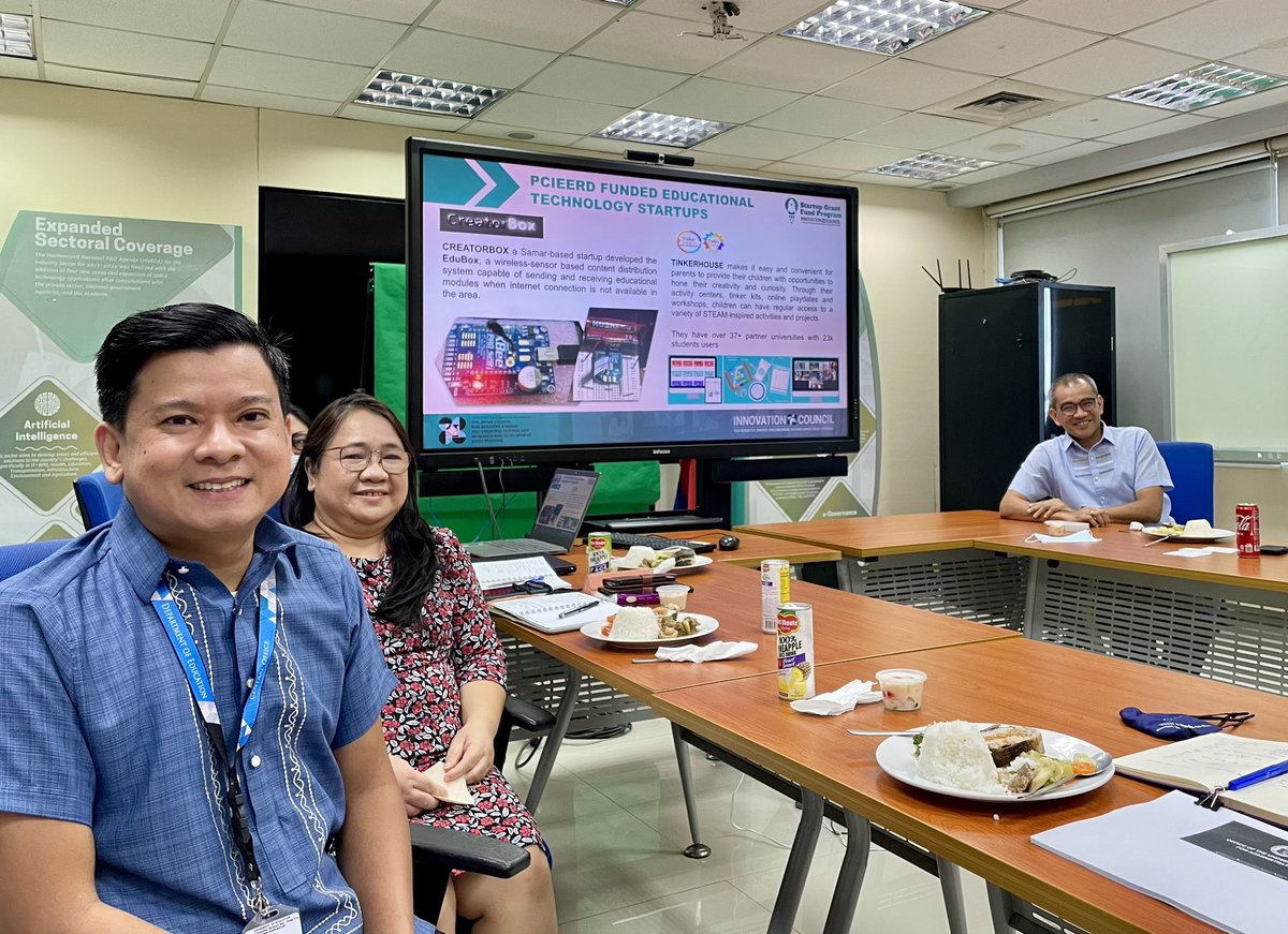 kris_ablan's tweet photo. Thank you ED Eric, DED Nina and DOST PCIEERD team for meeting us to explore collaborations on the DepEd’s National Science and Technology Fair alignment with the DOST’s Young Innovators Program; and Emerging Technology Start-Up Implementation, among others.
#depedictupdates https://t.co/DwEf5mK2ci