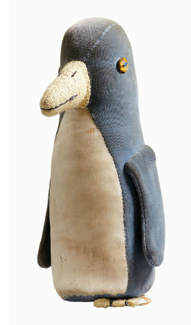 RAFMLearning's tweet image. MIDS: Percy the Penguin is our #HeritageTreasure, learn more about Percy here: bit.ly/3X4TLwj
Percy is currently a #HiddenTreasure, due to the instillation of a new exhibition in our hangars but will be on display again very soon! @HeritageFundUK @RAFMUSEUM