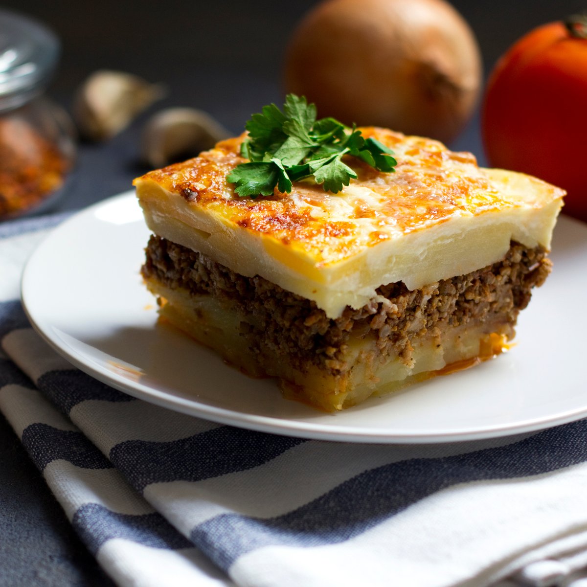 REISEFAHNDER's tweet photo. Unser Favorit unter allen griechischen Köstlichkeiten! 🤩 

𝐌𝐨𝐮𝐬𝐬𝐚𝐤𝐚 ist beliebter als Gyros und Baklava? Echt jetzt! Griechenland kann mit zahlreichen 𝐋𝐞𝐜𝐤𝐞𝐫𝐞𝐢𝐞𝐧 punkten. 😋 

PS: Schreibe uns doch in die Kommentare, was Dein absolutes Lieblingsgericht ist. https://t.co/DSa514JZ8U