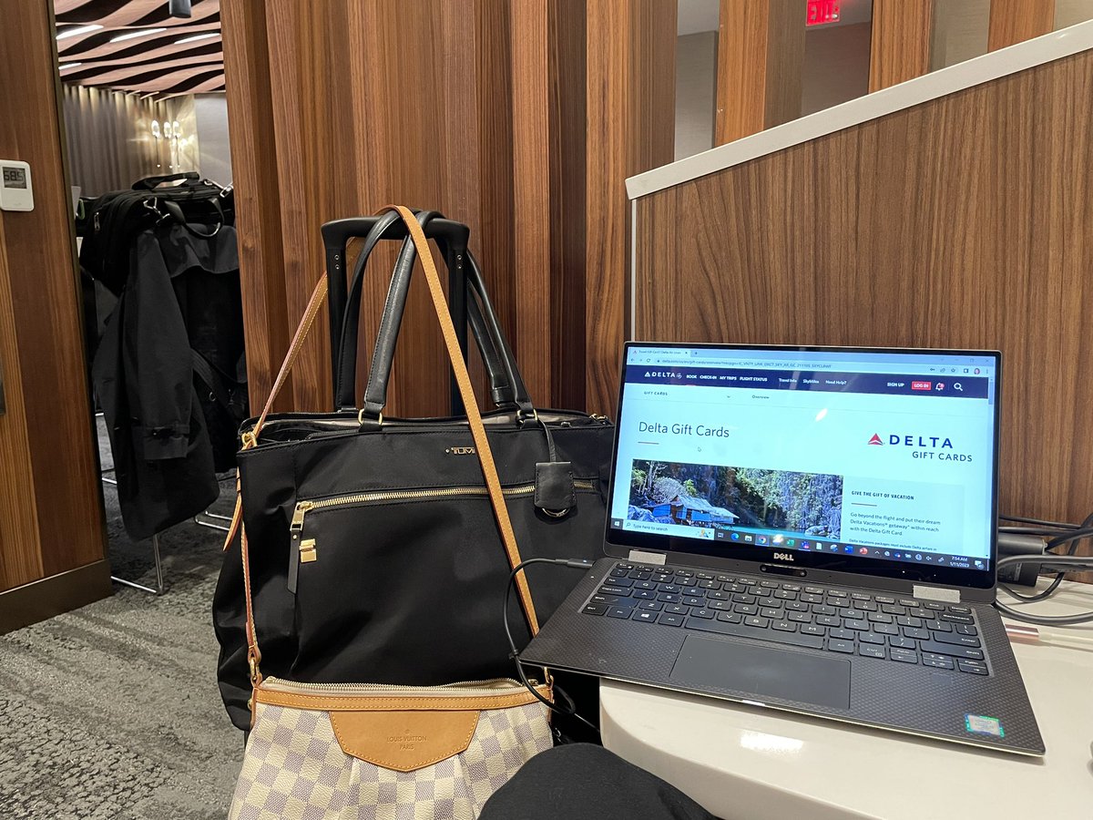 rikacuff's tweet photo. @ATLairport @DeltaSkyClub Thank you for having a comfortable place to work during this nationwide ground stop. https://t.co/3pczSf56Wa