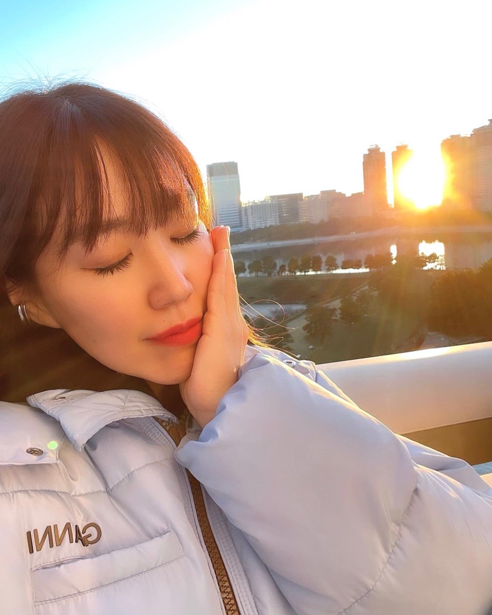 ayabuhi0826's tweet photo. 初日の出のご利益すごそうだ🥰

毎日さむくてねむくて冬眠したい😴😪🐻

#マルチクリエイター
#自撮り #自撮り女子 #自撮り界隈 
#自撮りーず #自撮り部
#ファインダー越しの私の世界
#キリトリセカイ
#東京 #有你真好 #데일리
#multicreator
#self #selfie #selfy #selfportrait
#tokyo #japanesegirl https://t.co/hA15f6S0fL