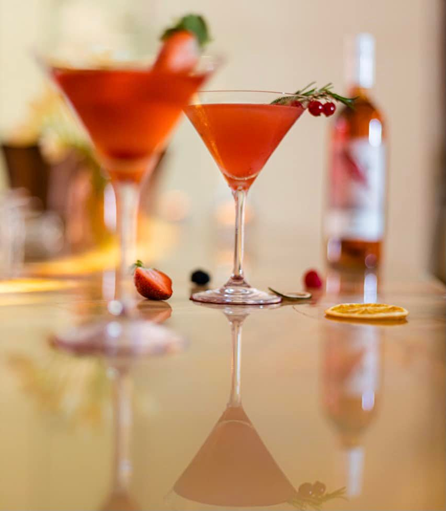 BabAlQasr_Hotel's tweet photo. A fine rose’ for finest moments at the Rose’ Lounge Bar..
Spend more hours with good people.
#biltmorecollection #babalqasr #RoseLounge #Rose #cigars #Drinks #pizza #cocktails #nightout #gathering #friends #couples #bites #unwind #lounge #bar #ladiesnight #tapas #unlimited https://t.co/lE11ydb1QK