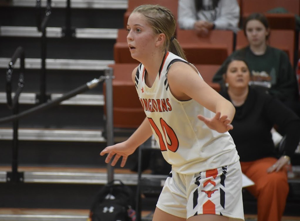 3rd straight double-double for 2025 <a href="/halbaljones22/">Halle Jones</a> (19p 16r 5s 4-3s) in a win vs Lakin. 2026 <a href="/bellagalliart3/">Isabella Galliart</a> added a career-high 12p. Since break, Jones is avg 17.6p 13.0r. #magicfamily <a href="/sportsinkansas/">Sports in Kansas</a> <a href="/RobertPGHKansas/">Robert Kelly</a>