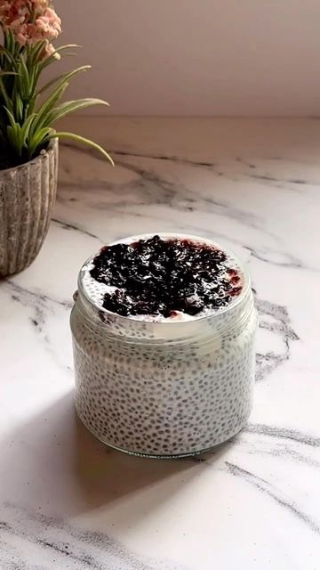 Looking for new &amp; healthy recipes to incorporate in 2023? Look no further! Chia pudding makes for a hearty &amp; delicious breakfast. Top with #StDalfour Blackberry &amp; Greek yoghurt for the perfect bite! ​
instagram.com/reel/CnPPUueB8…
​
// thenutriologist