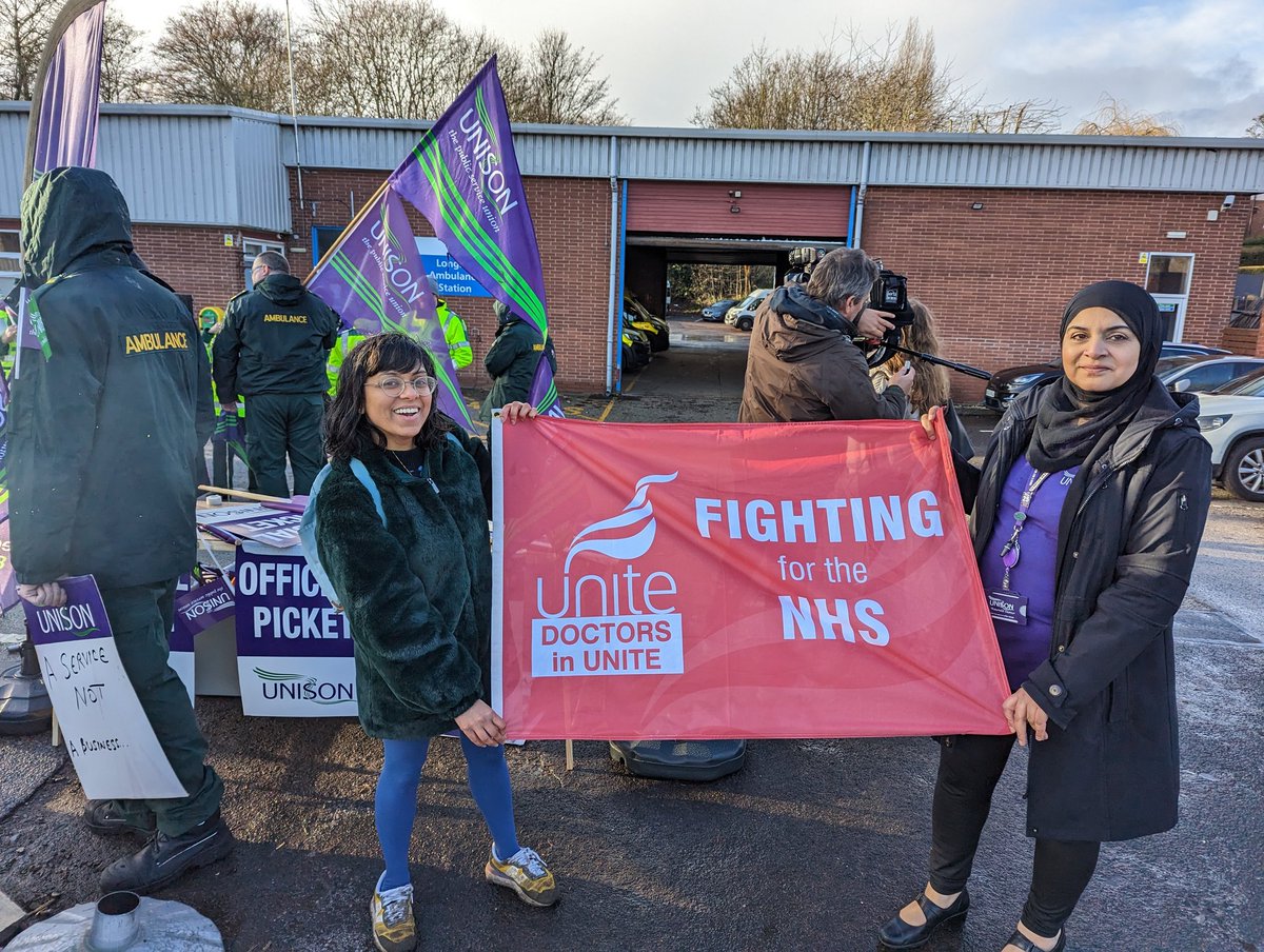 Dr Rizwana Lala (@rizwanalala) on Twitter photo We at <a href="/DoctorsInUnite/">Doctors in Unite</a> are proud to support the #ambulancestrike We are one team, caring for our patients and fighting for the NHS. Solidarity forever ๐๐๐พ We at <a href="/DoctorsInUnite/">Doctors in Unite</a> are proud to support the #ambulancestrike We are one team, caring for our patients and fighting for the NHS. Solidarity forever ๐๐๐พ