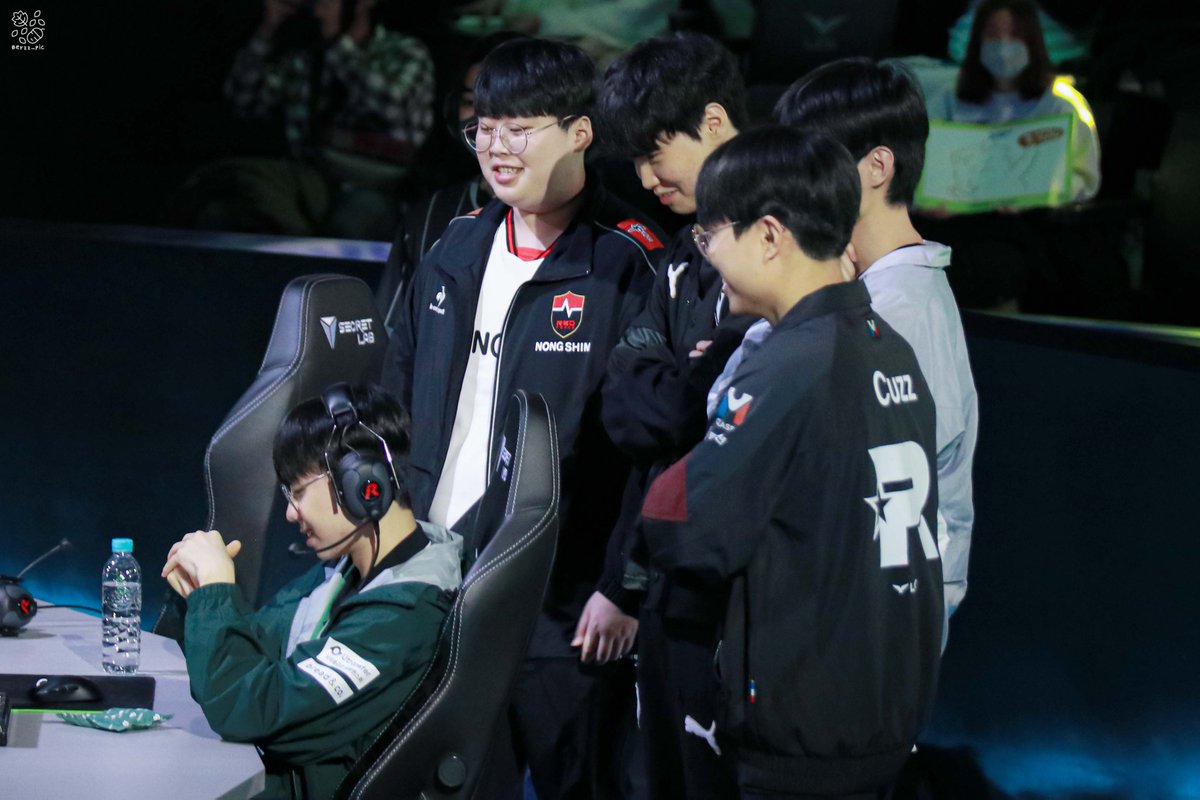 Berzz_pic's tweet photo. 230110 2023 LCK 킥오프 #TeamDeft #Morgan #Cuzz #Chovy #Deft #Peter https://t.co/clOOibQjT2