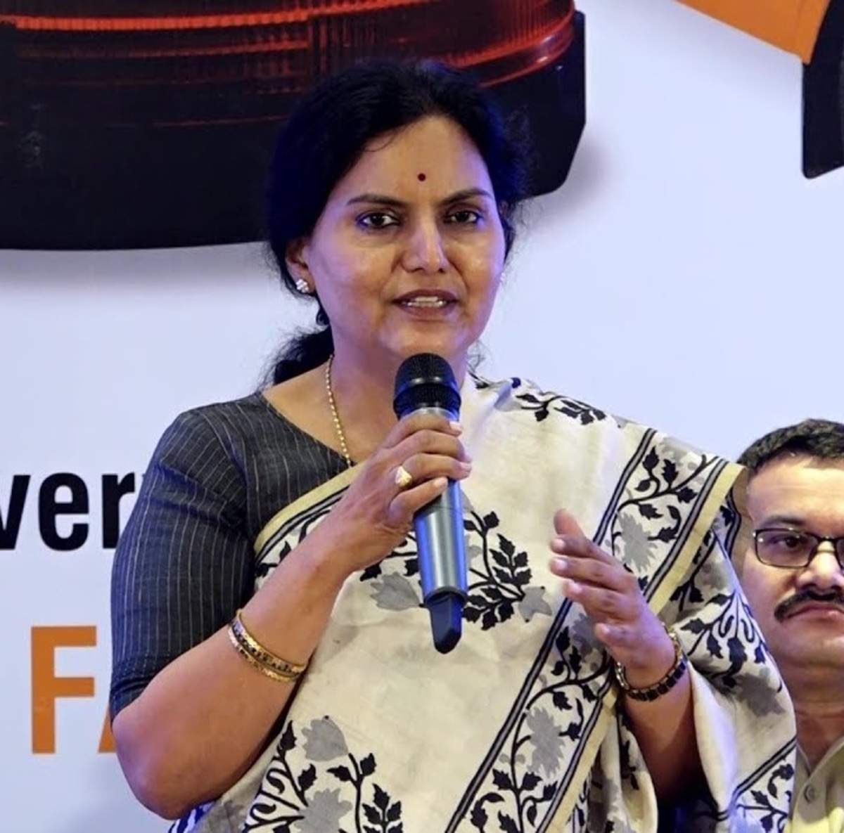 rajeshkaranam9's tweet photo. Congratulations  shanti Kumari who appointed as Chief Secretary of Telangana #NewCS #TelanganaCS https://t.co/EwDoivALcR