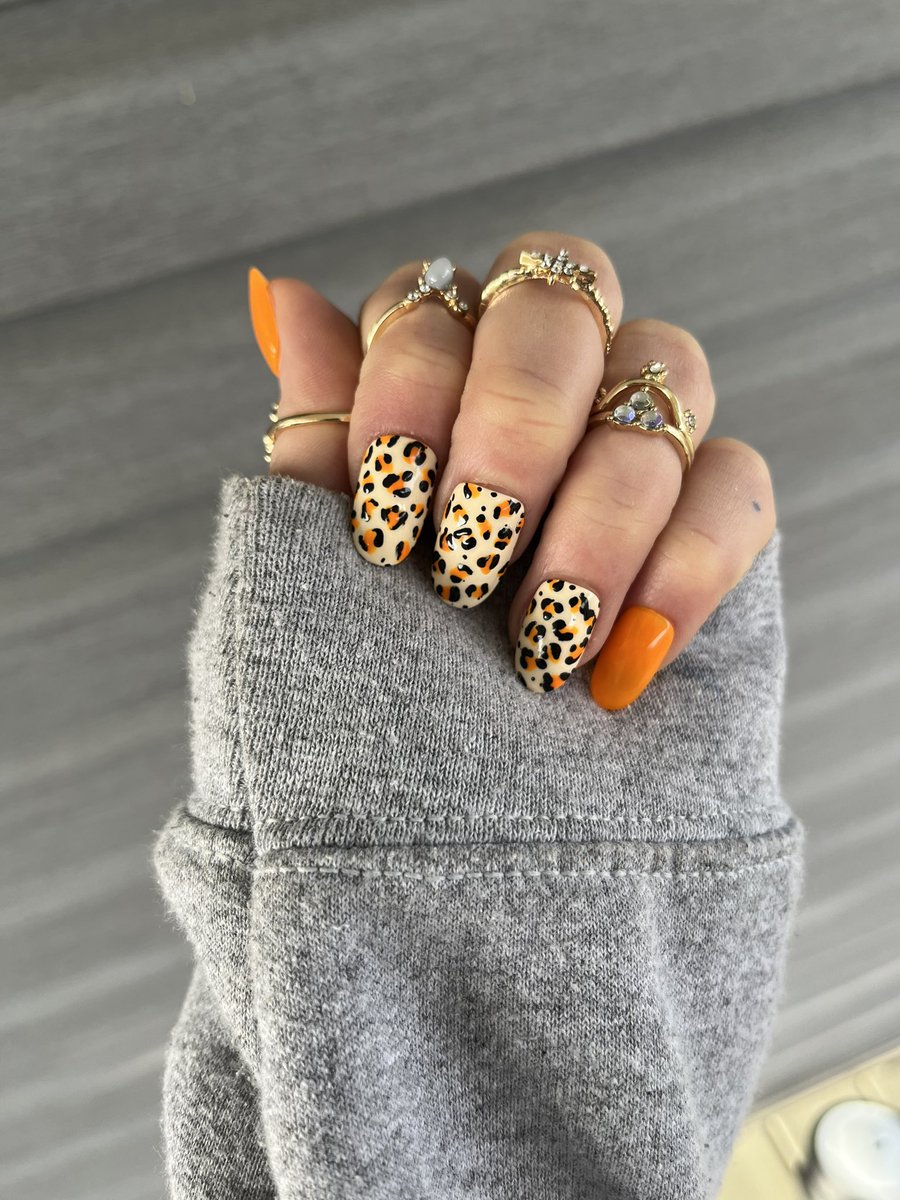NekoleNeptune's tweet photo. Feelin Frisky 🐆 with some Orange Leopard Press Ons!  -$8.99
#pressonnails https://t.co/OpXPzCilU7 https://t.co/IJzMnfi5k3