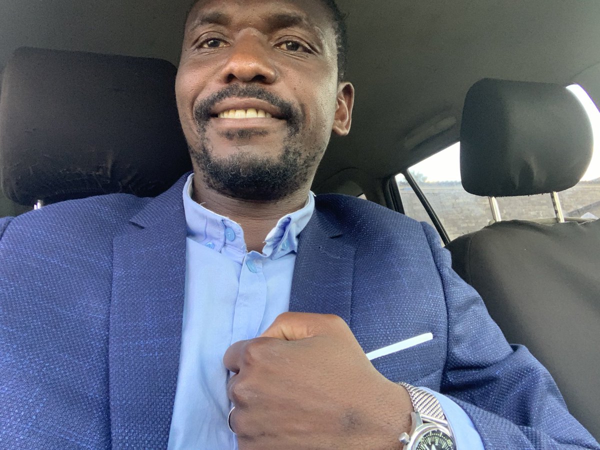 bbmhlanga's tweet photo. I support the Headmaster, he is right. If the rule at the school is short hair, then respect it. It starts by disrespecting simple rules like hair, then it grows to bigger things like running red robots, corruption etc. Top schools are known for strict discipline. https://t.co/fA4bTvss8H