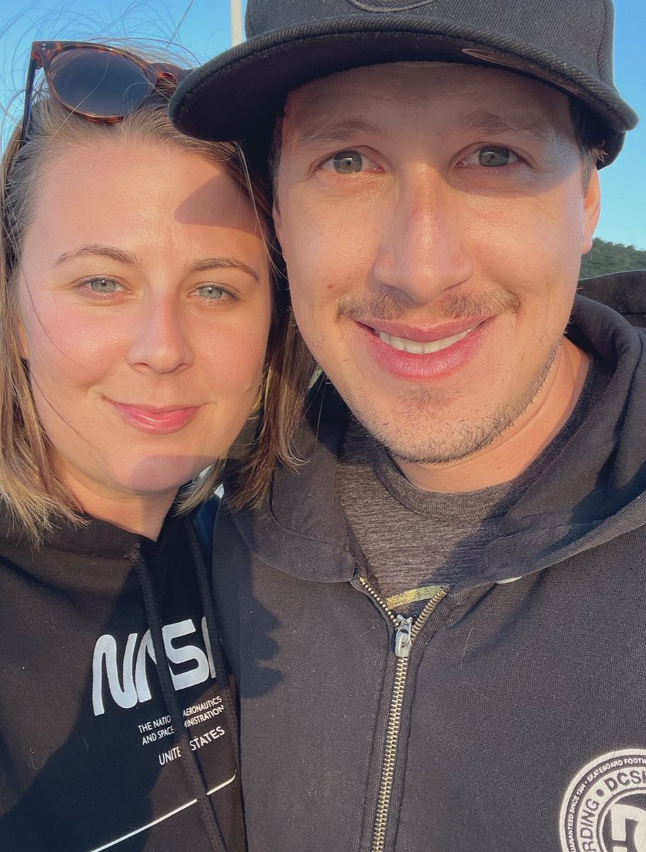 Yo queriendo hacer el trend de “cómo empezó / como terminó” pero empezó hace tanto que ya no existen nuestros primeros mensajes en ningún lado 👵🏼👴🏼