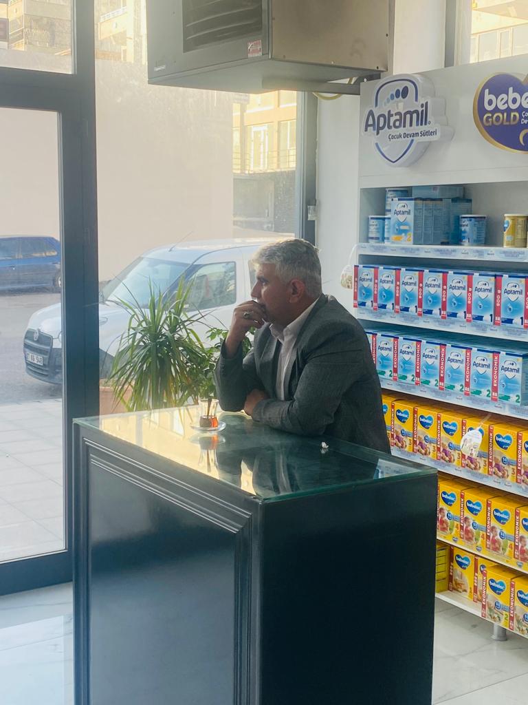 Bazen bir bakış her şeyi anlatmaya yetiyor