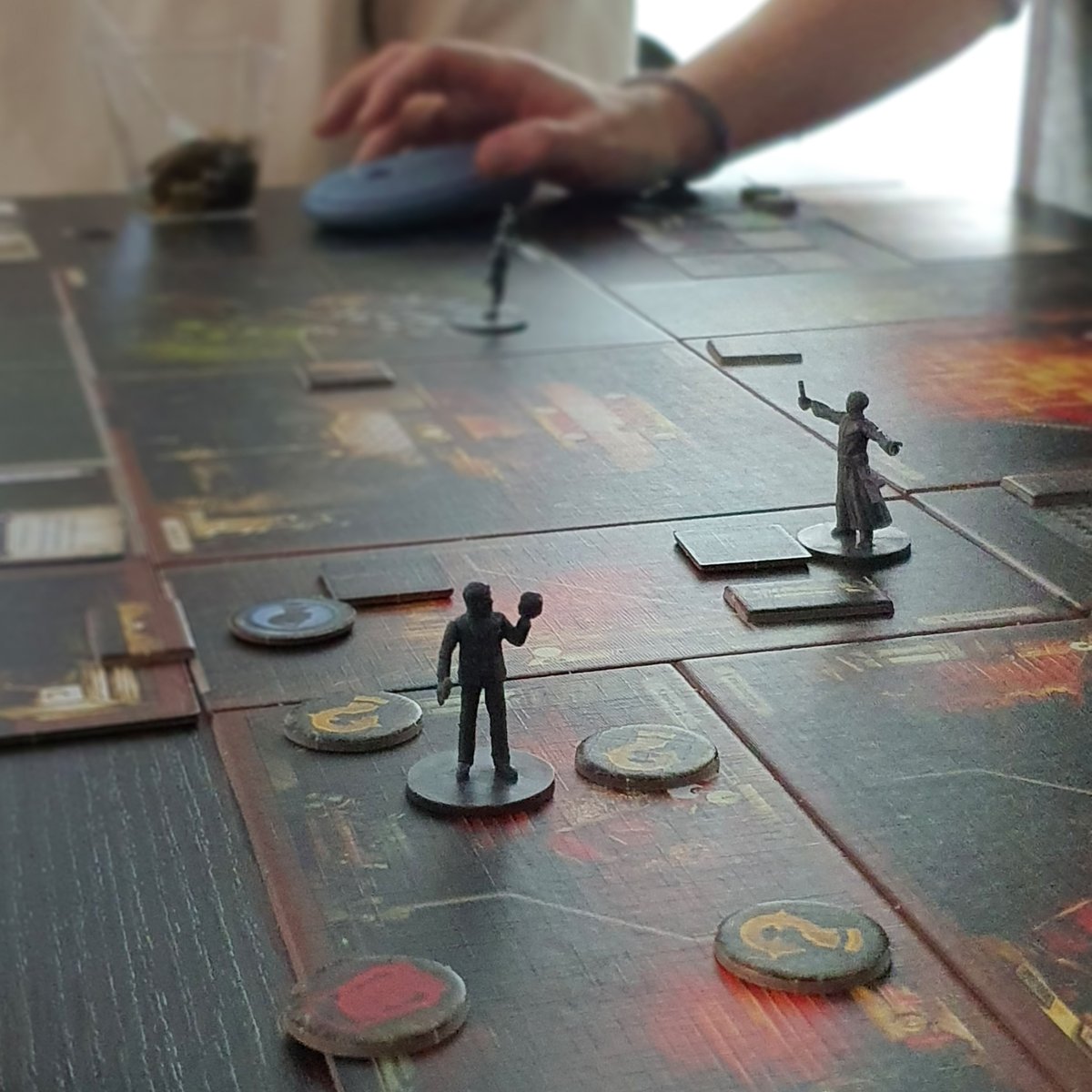 Ravenage_Games's tweet photo. What do you do in your free time? We play tabletop games, especially Mansions of Madness.
#ravenage #tabletopgames #tabletopgaming #マンションオブマッドネス #MansionsofMadness https://t.co/vdJkGlQ6ZX