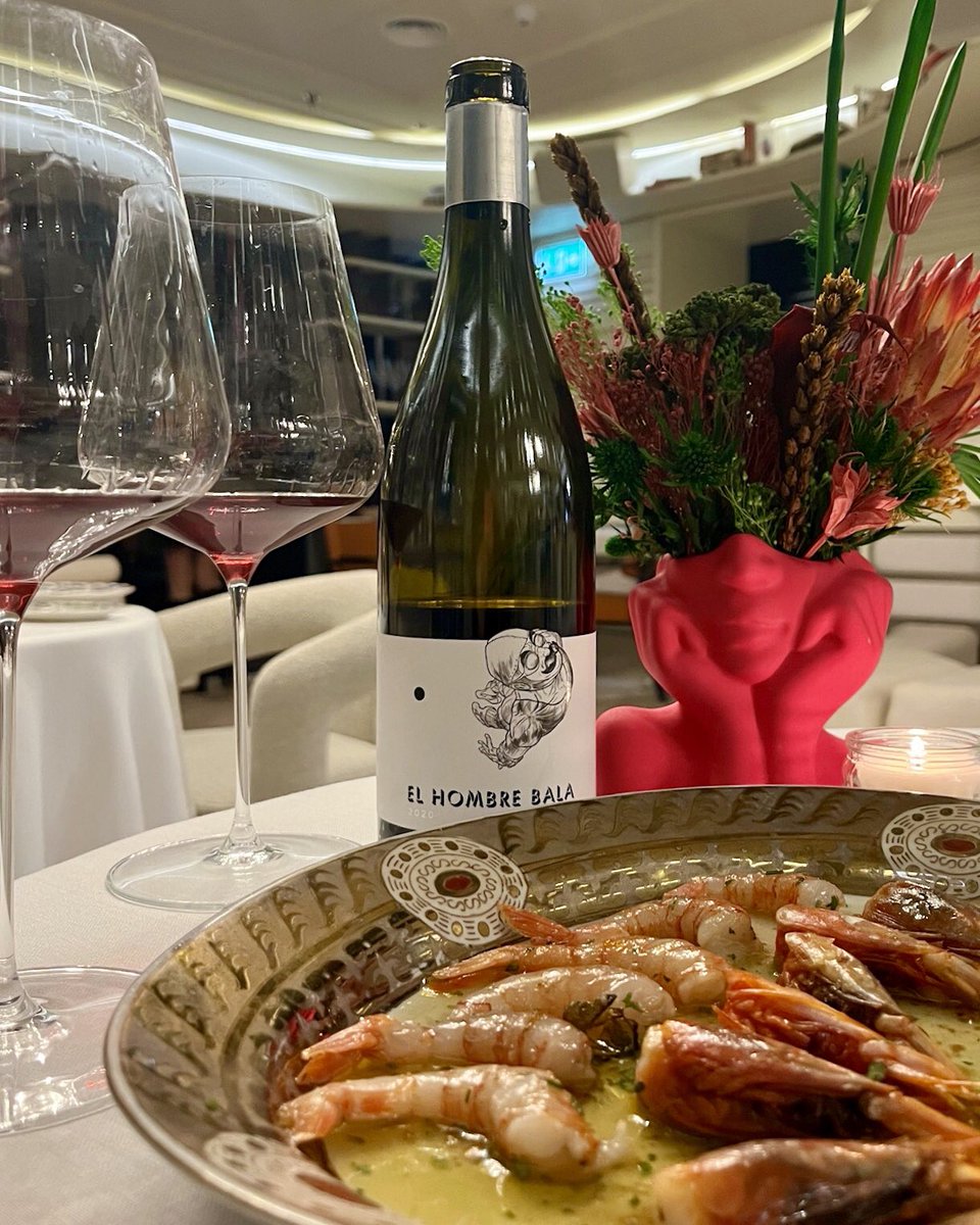 uvasfelices's tweet photo. Hoy disfrutamos de una experiencia gastronómica única acompañada con El Hombre Bala 2020 en The Penthouse by WOW, el nuevo restaurante de moda en Madrid de la mano de WOW Concept. https://t.co/MWlhGlTTwg