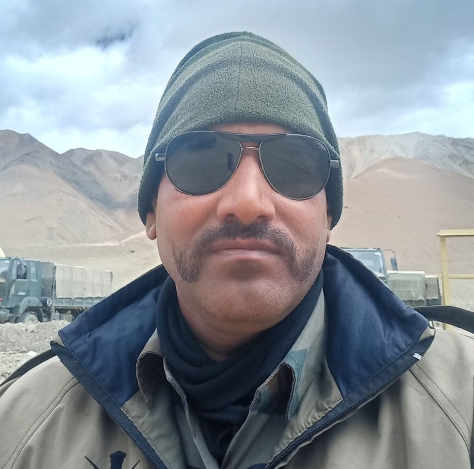hanumanbeniwal's tweet photo. जोधपुर जिले की #भोपालगढ़ विधानसभा क्षेत्र के अरटियां कल्ला  निवासी व भारतीय सेना में कार्यरत रामप्रकाश जी प्रजापत का अपने कृत्व्य पथ पर कार्य करते हुए देहांत हो जाना दुःखद खबर है ! परमात्मा दिवगंत शहीद की आत्मा को शांति प्रदान करें,मेरी संवेदनाएं शोकाकुल परिजनों के साथ है ! https://t.co/251UdaQNrf