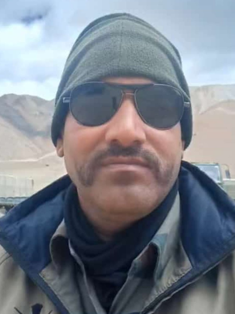 Rajendra4BJP's tweet photo. जोधपुर जिले की भोपालगढ़ के अरटियां कलां की माटी के लाल श्री रामप्रकाश प्रजापत जी मातृभूमि की रक्षा करते हुए शहीद हो गये हैं। ईश्वर दिवंगत शहीद की आत्मा को श्री चरणों में स्थान दें और शोकाकुल परिजनों को इस दु:ख को सहन करने का संबल प्रदान करें।

।।जय हिन्द, जय हिन्द की सेना।। https://t.co/sq9Jq93bW2