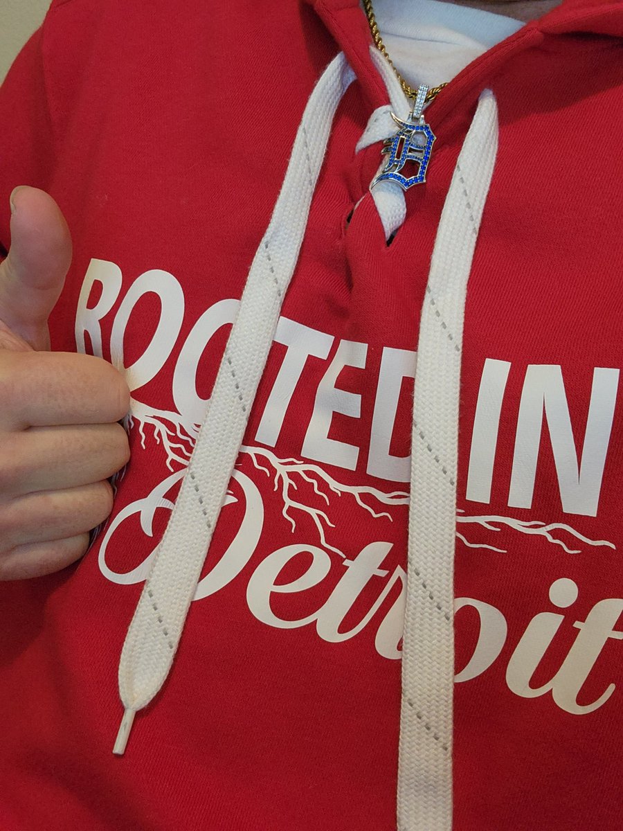dclynick66's tweet photo. Who says you can't wear a gold chain with a hoodie? 🤔 👍 #RootedInDetroit @313lifebrand https://t.co/JQuz0dtsFf