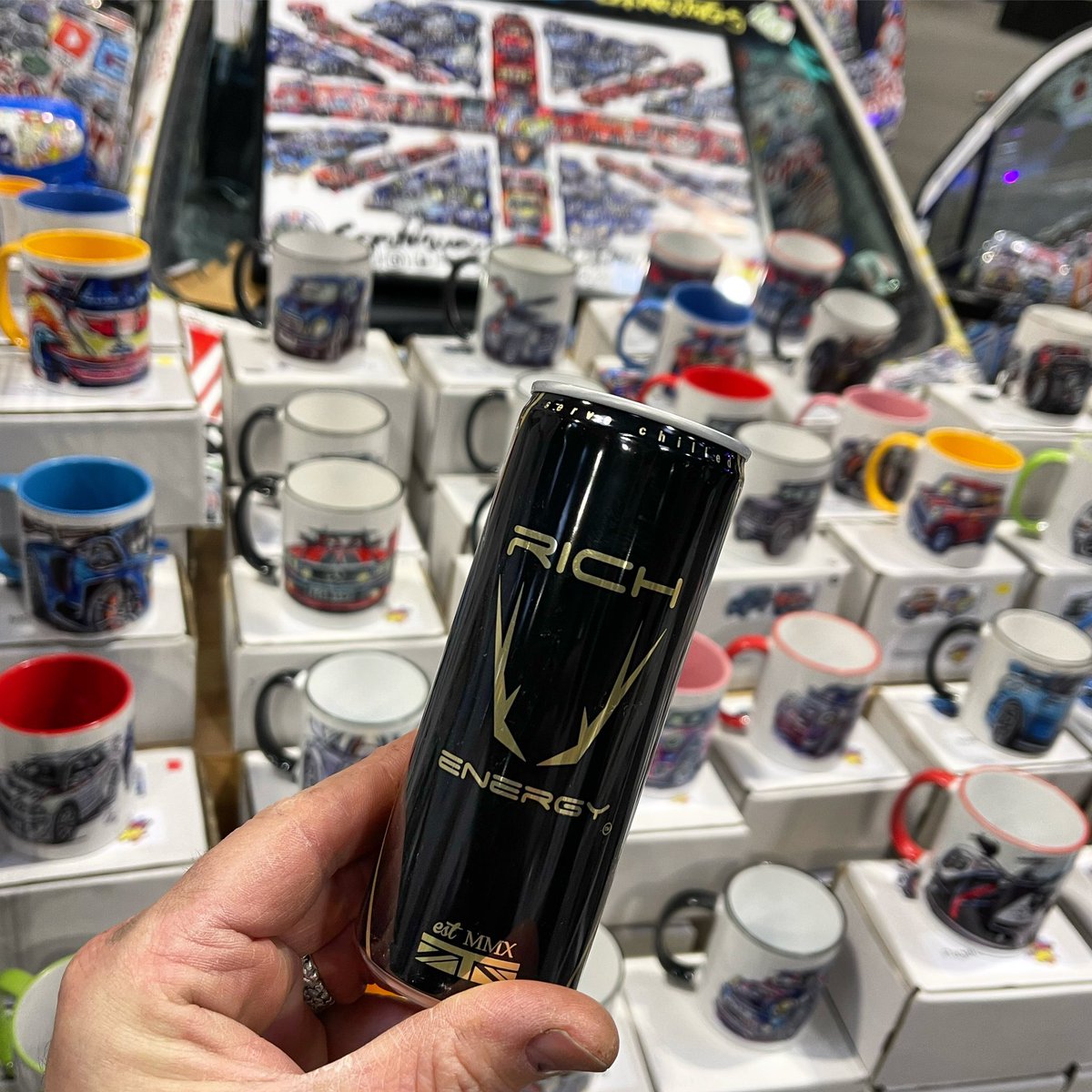 Along with hens teeth, flying pigs & gold at the end of rainbow, I’ve a can of actual Rich Energy - can confirm it’s real. 😲🦌

#RichEnergy #ASI23