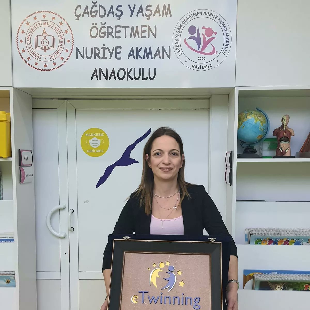 İlçe Milli Eğitim Müdürümüz Sayın Ogün DERSE ve Şube Müdürümüz Sayın Nezahat ÖZALTUN okulumuzu ziyaret ederek Proje kurucusu olan Arzu GÜLEN öğretmenimizi,projede ortak olan öğretmenlerimiz Hunat Didar İNCİ,Pınar KUDU YİĞİT ve okul idaresini tebrik etti
<a href="/tretwinning/">eTwinning Türkiye</a> <a href="/ulusalajans/">Türkiye Ulusal Ajansı 🇹🇷 Turkish NA</a>