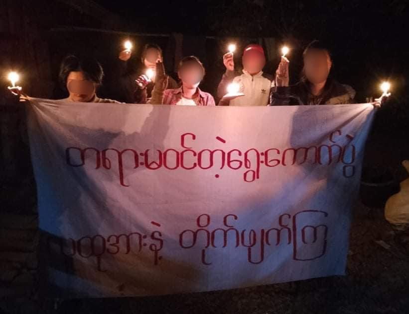 KYITHAR95368969's tweet photo. The main strike from #Kalay Twp, #Sagaing , regularly staged a night protest of 704-day to oppose the #MilitaryDictatorship without a day off.

#HelpMyanmarIDPs                      
#2023Jan11Coup                                        
#WhatsHappeningInMyanmar https://t.co/7nNjY2p26s