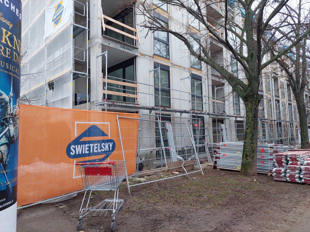 #Einkaufswagenkunst am #Stadtspaziergang #Wien 1150 #Rudolfsheim-#Fünfhaus bei der #Schmelz. Der #ÖAMTC ist nicht mehr in der Schanzstraße.